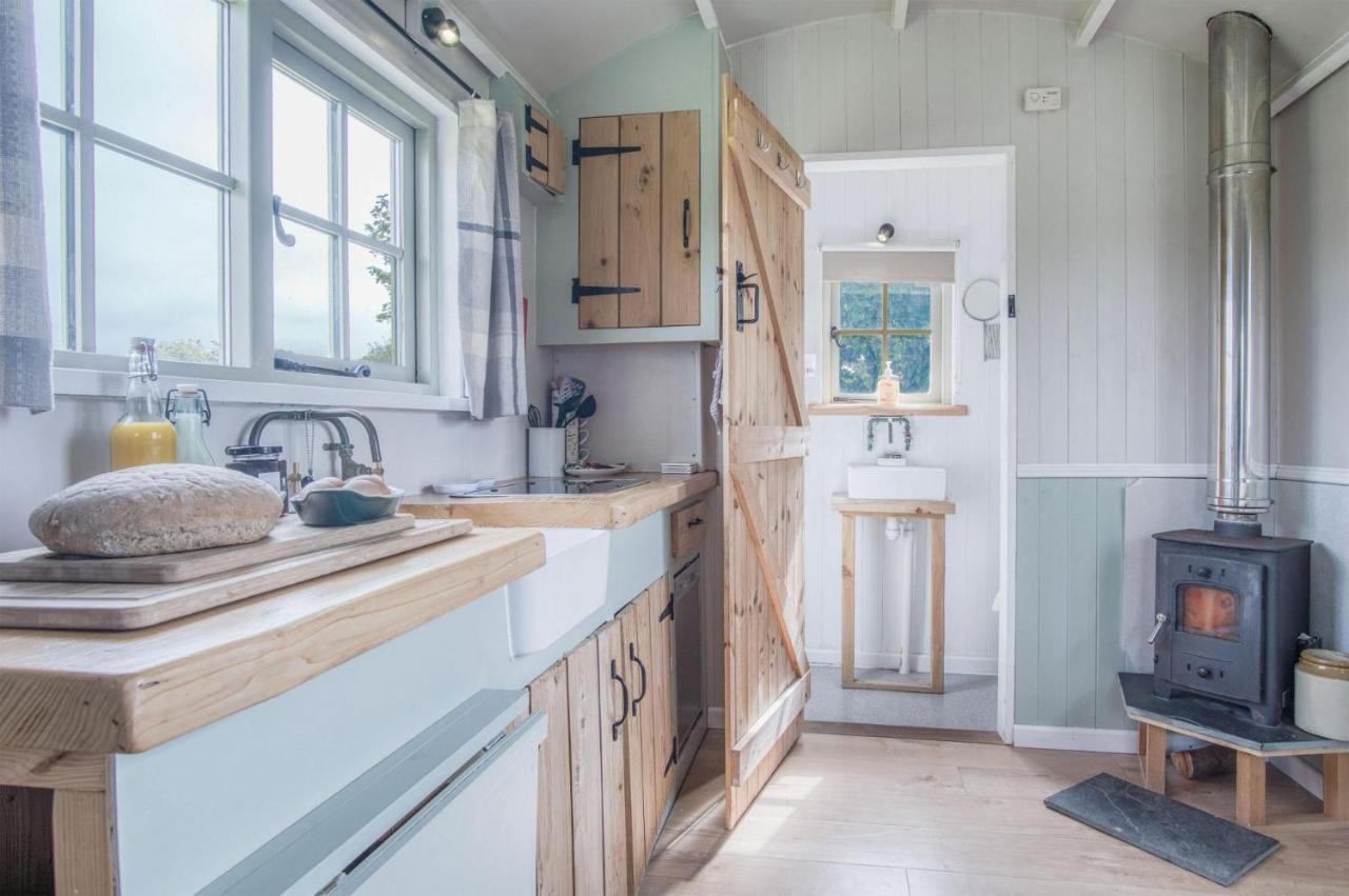 Haven View - 1 Bedroom Shepherds Hut - St Ishmaels Saint Ishmaels  Kültér fotó