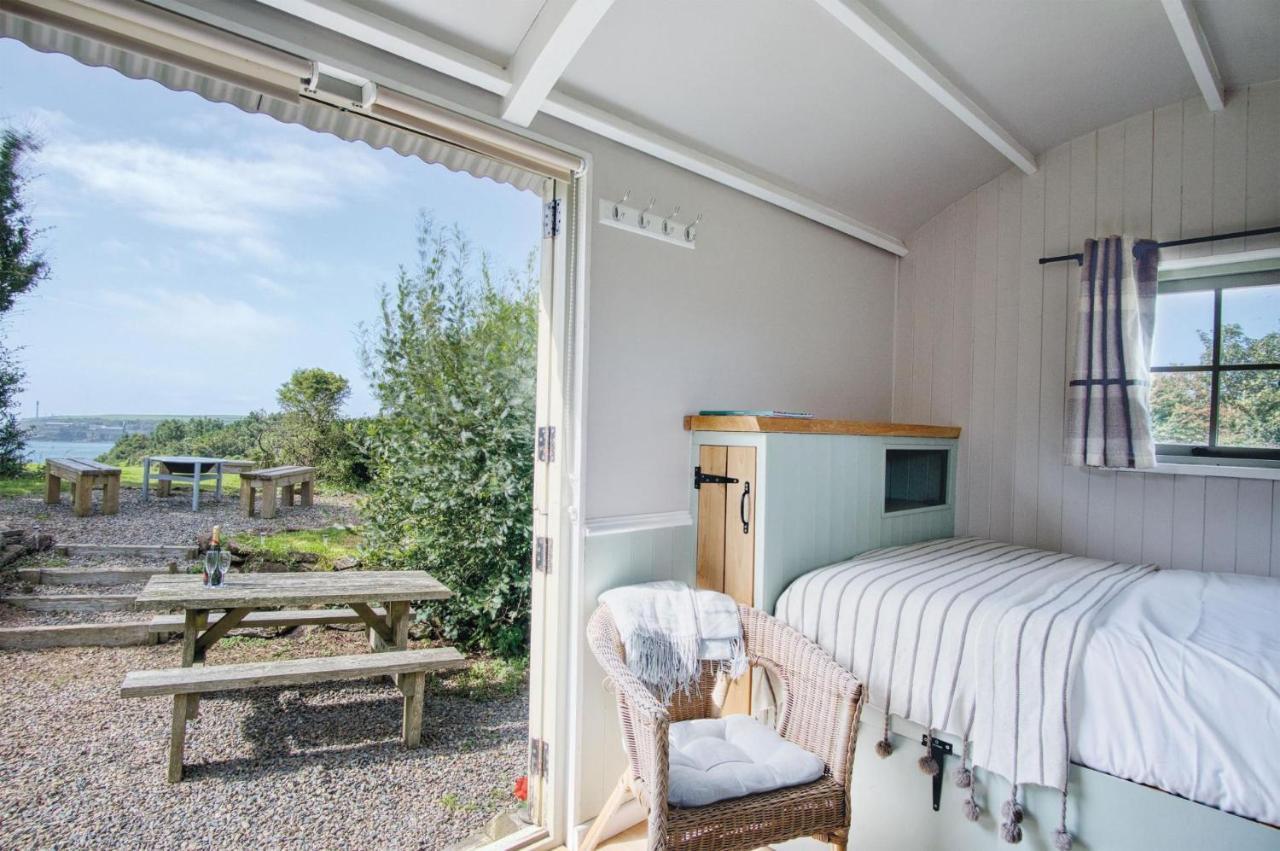 Haven View - 1 Bedroom Shepherds Hut - St Ishmaels Saint Ishmaels  Kültér fotó