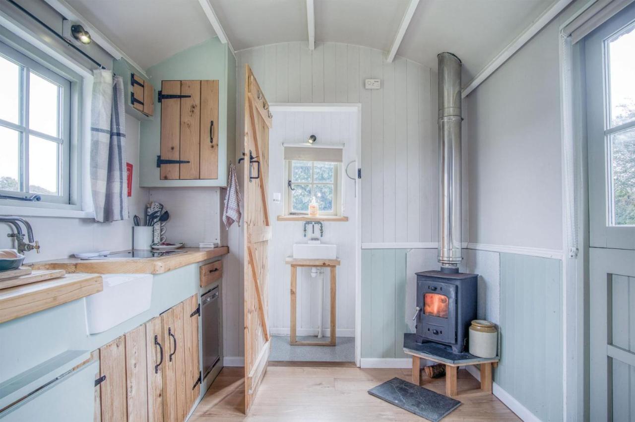 Haven View - 1 Bedroom Shepherds Hut - St Ishmaels Saint Ishmaels  Kültér fotó