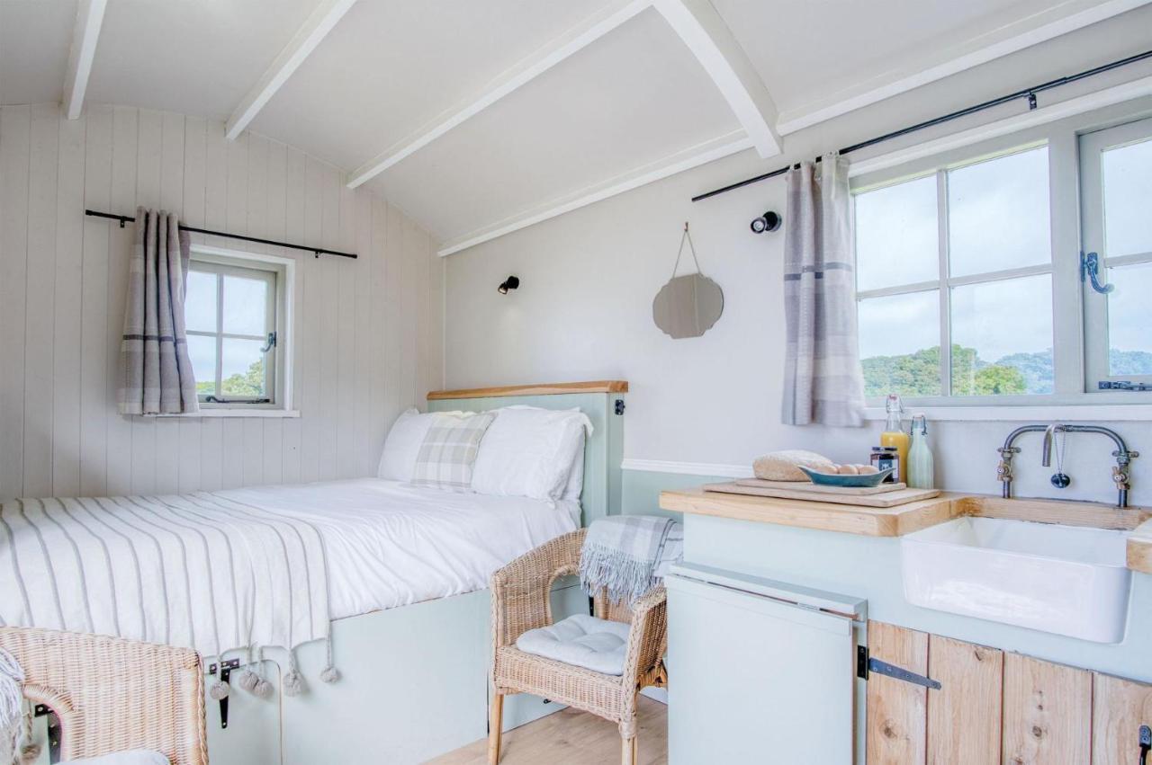 Haven View - 1 Bedroom Shepherds Hut - St Ishmaels Saint Ishmaels  Kültér fotó