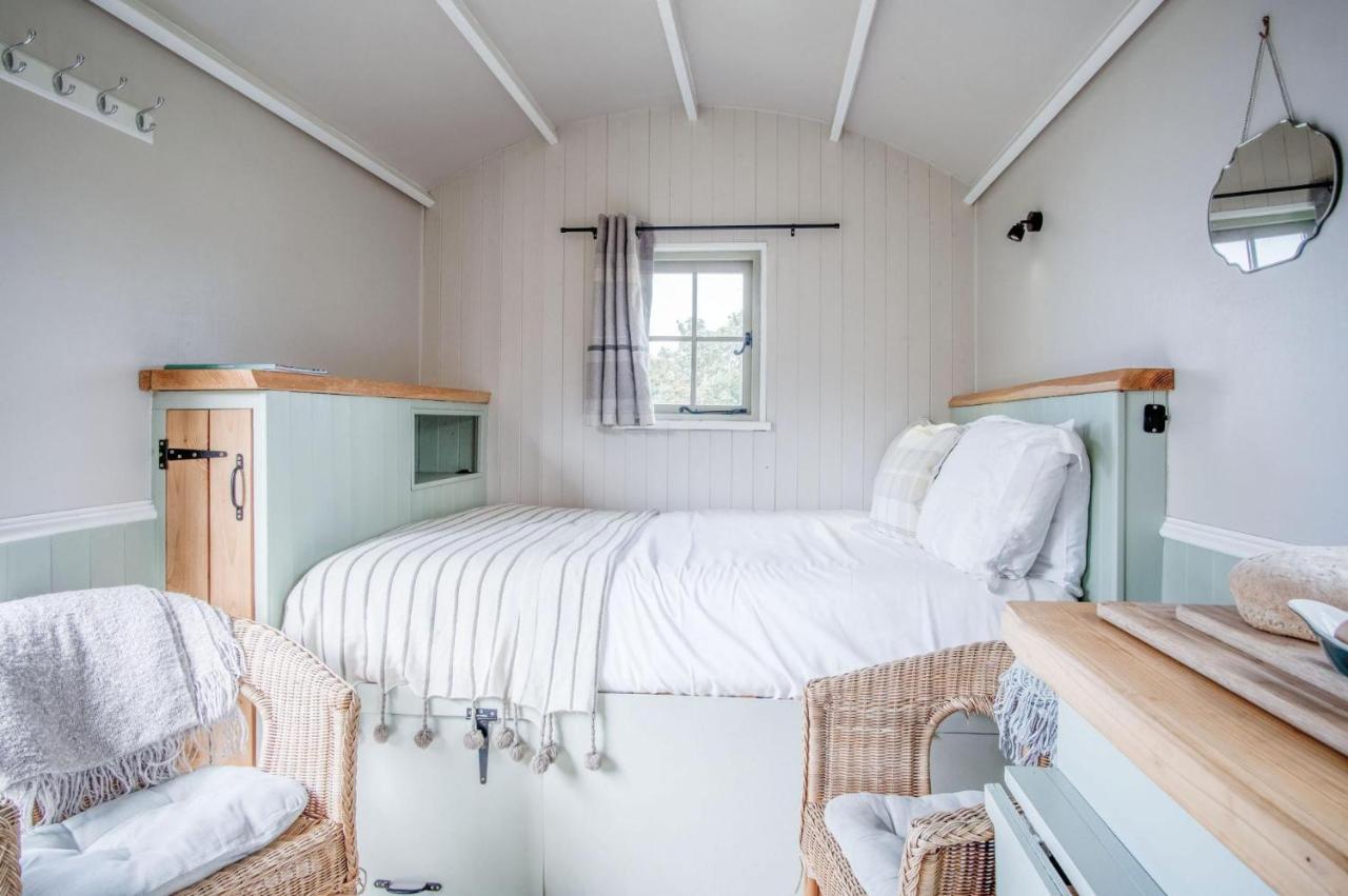 Haven View - 1 Bedroom Shepherds Hut - St Ishmaels Saint Ishmaels  Kültér fotó